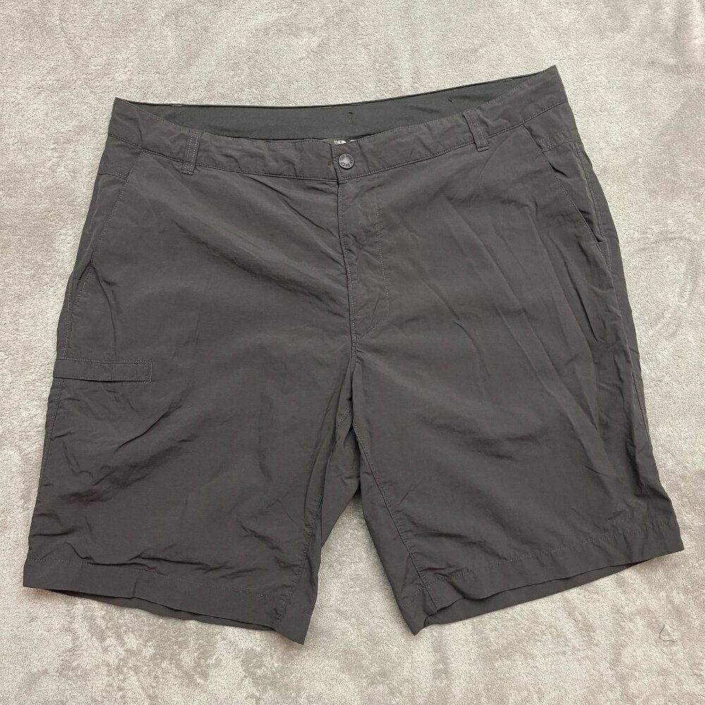 The North Face Shorts Mens 40 Gray Cargo Nylon Hiking Outdoor Casual Classic